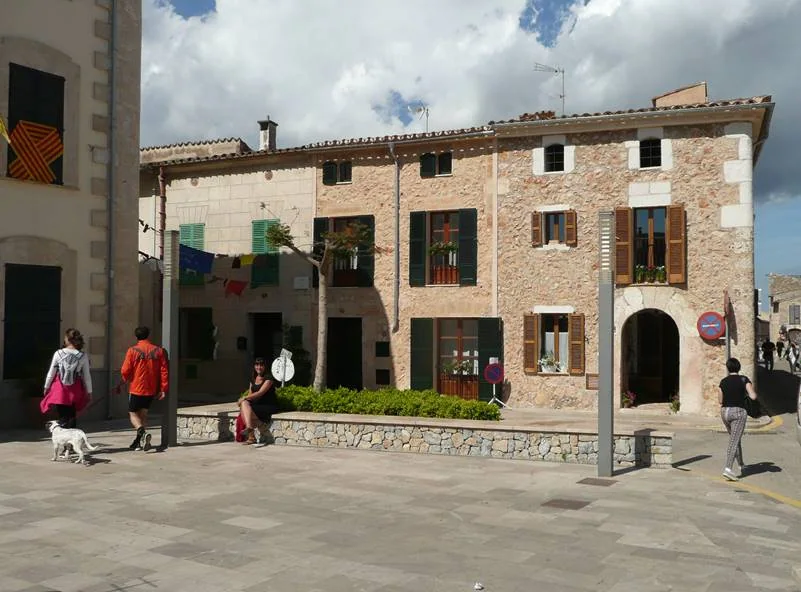 Costitx, la place de la mairie · illustration, hors marché