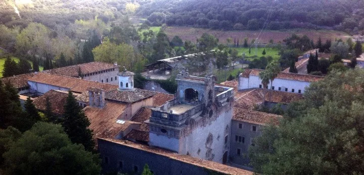 Le monastère de Lluc ; image publiée dans le reportage local, date de prise de vue inconnue.