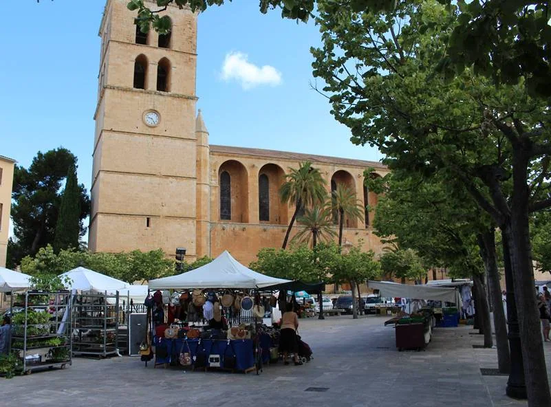 Marché de Muro — photographie d’archive, nom de fichier 2020