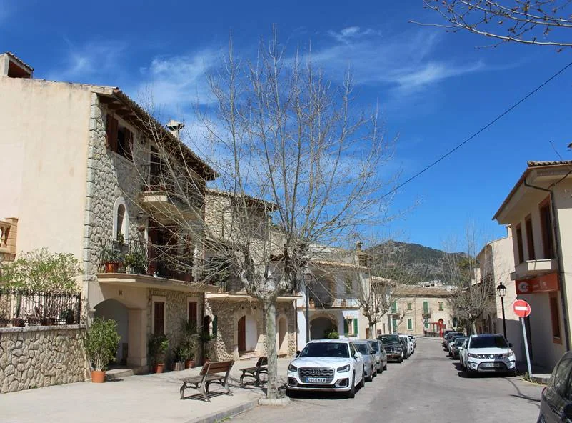 Mancor de la Vall · photographie du village, hors marché