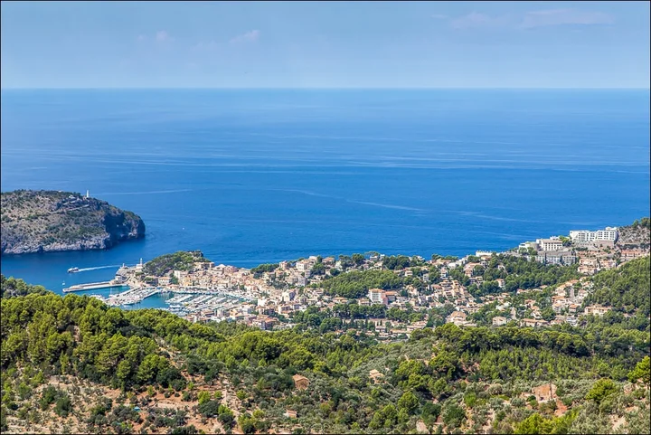 La baie de Port de Sóller depuis Ses Barques
