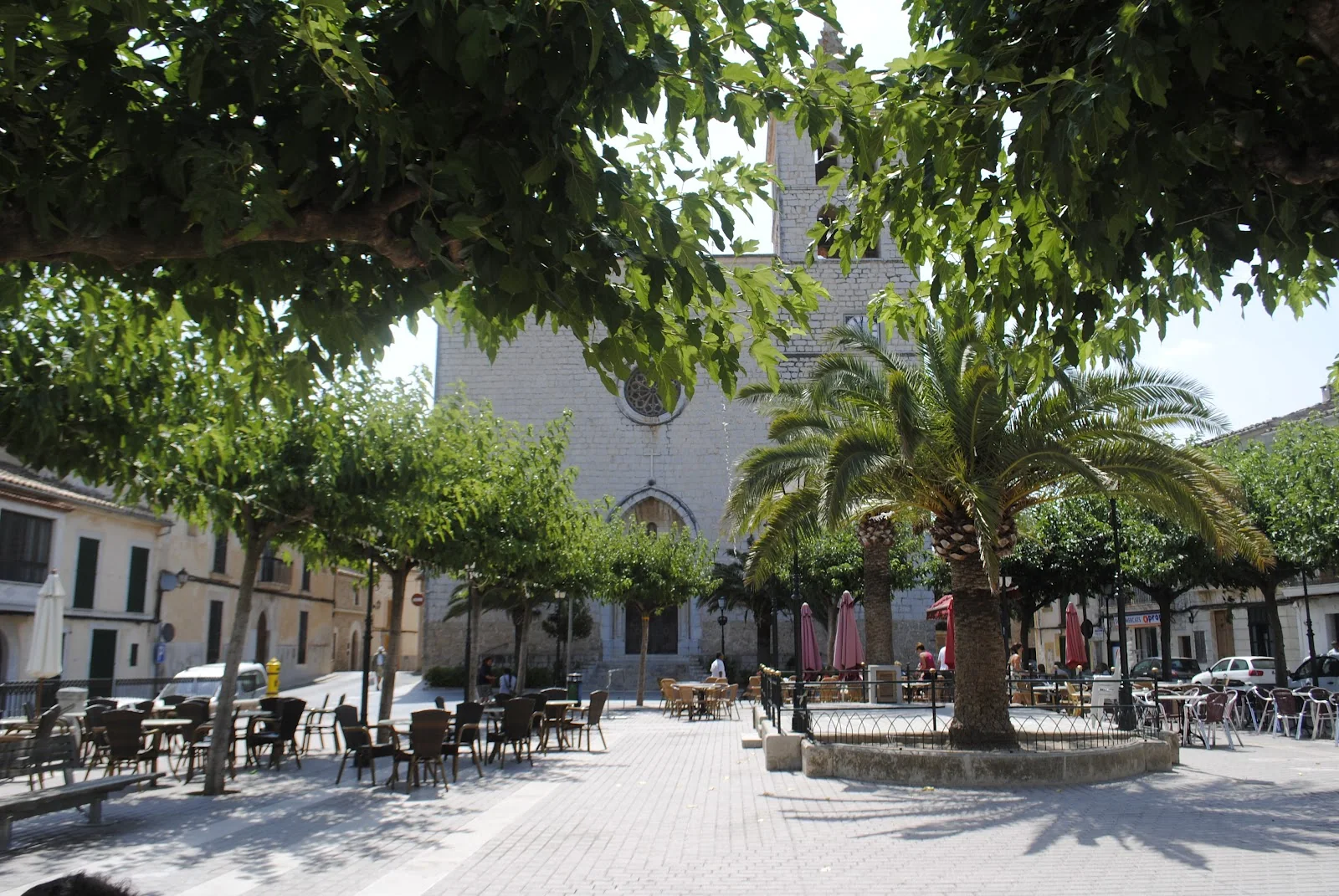 La place de Campanet · photographie du village, juillet 2012