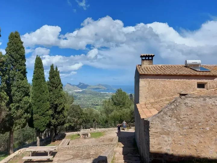 Vue vers la côte nord depuis le Puig de Maria