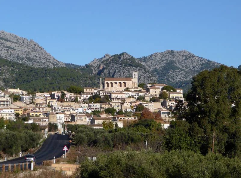 Selva au pied de la Tramuntana · photographie du village