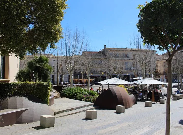 La place de Santa Margalida · vue d’archives, hors marché