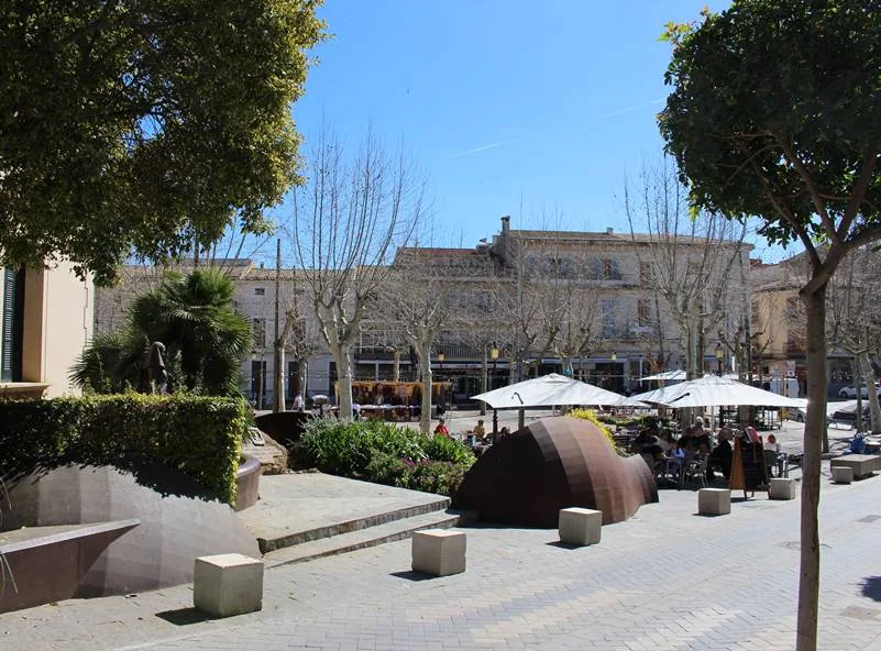 La place de Santa Margalida · vue d’archives, hors marché
