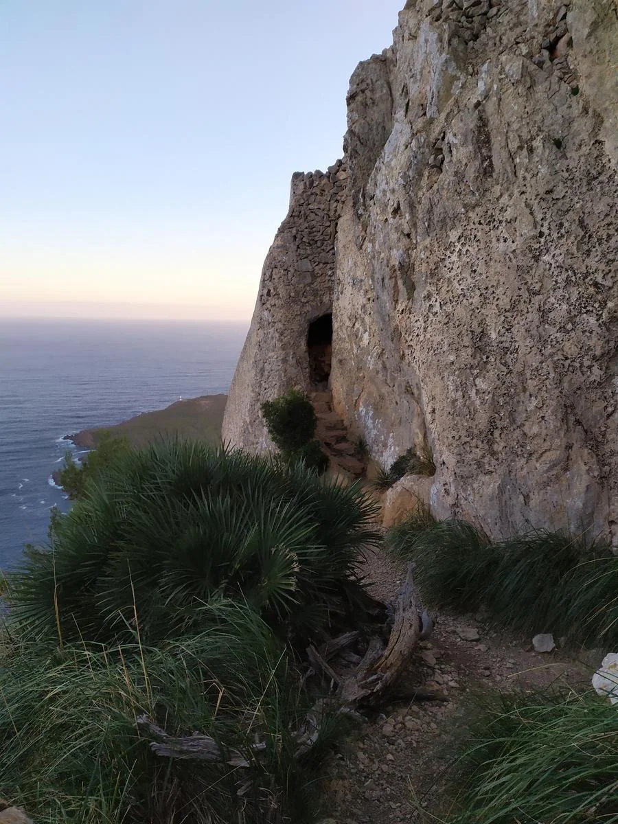 Le passage exposé de Penya Roja · photographie de randonnée