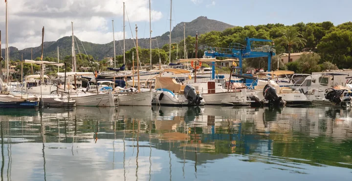Les pontons de la marina de Bonaire · photographie du port, pas du bateau proposé